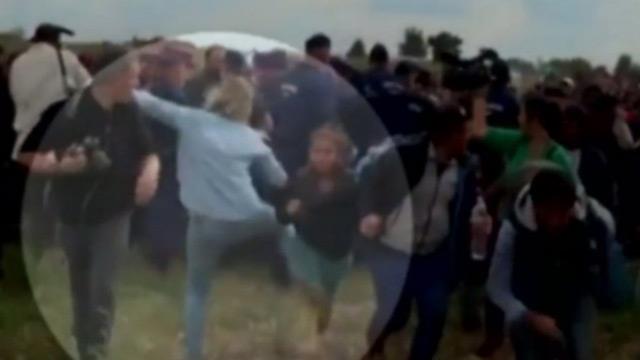 Sığınmacılara çelme takan Macar gazeteci beraat etti Sığınmacılara çelme takan Macar gazeteci beraat etti